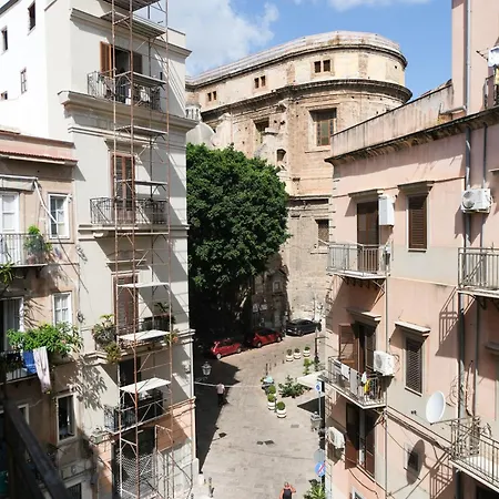 Nel Centro Storico Di - Via Meli's House