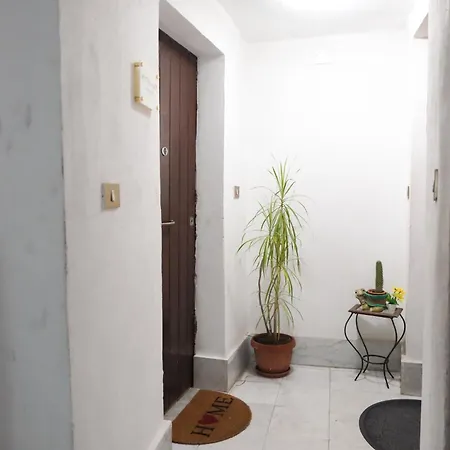 Nel Centro Storico Di - Via Meli's House アパート パレルモ