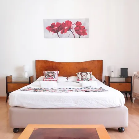 Nel Centro Storico Di - Via Meli's House