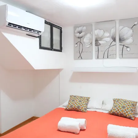 Nel Centro Storico Di - Via Meli's House *