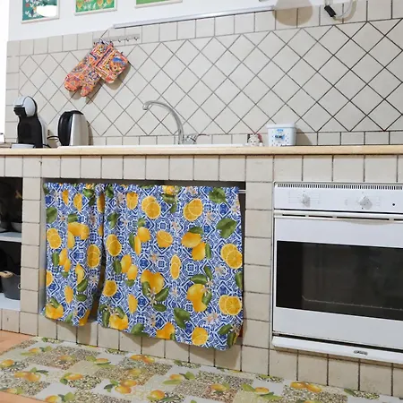 Nel Centro Storico Di - Via Meli's House アパート パレルモ