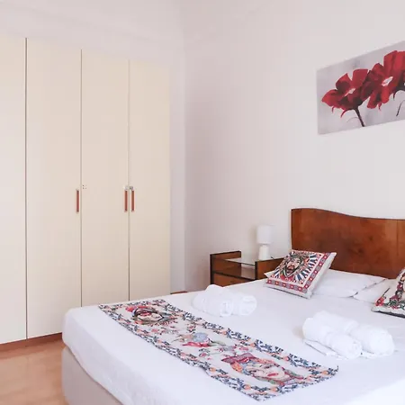 アパート Nel Centro Storico Di - Via Meli's House パレルモ